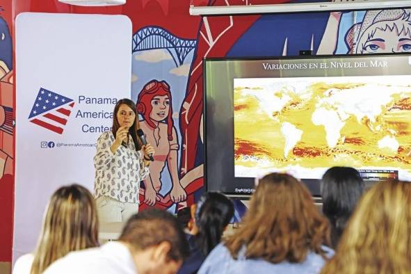 Erika Podest en su gira por el país para 'NASA en Panamá'.