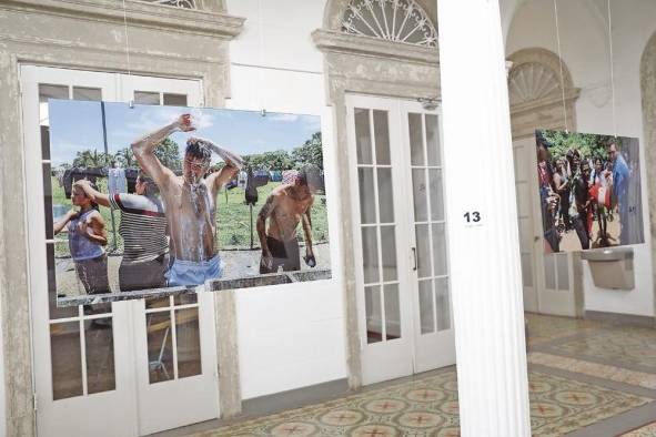 La exposición busca mostrar una cara más humana del recorrido por la selva del Darién.