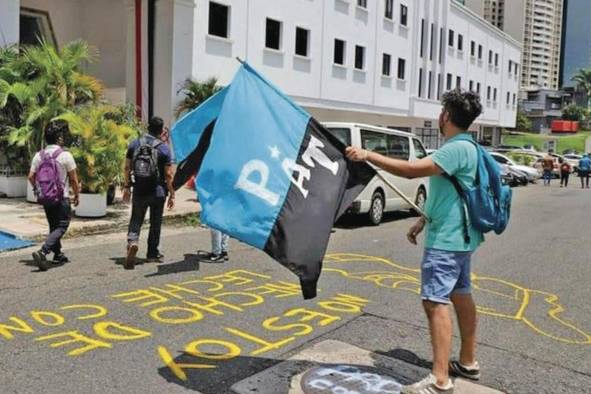 Dirigentes del PAT vandalizaron las instalaciones del MEF en Vía España.