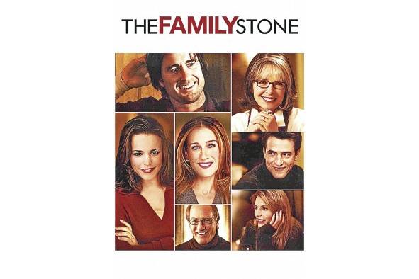 <strong>La joya de la familia (2005) </strong>​Sybil (Diane Keaton) es la matriarca de la anticonvencional familia Stone. Ni a ella ni a su familia les entusiasma la visita de Meredith Morton (Parker), la novia del hijo mayor, una mujer moderna que vive y trabaja en Nueva York. Tras una primera y dura prueba, Meredith pide ayuda a su hermana pequeña (Danes), que entra en casa de los Stone con mucha más facilidad y desenvoltura que Meredith. Everett Stone (Mulroney) es un ejecutivo de éxito con mucho encanto y atractivo.