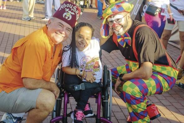 Los Shriners de Abou Saad se establecen en la República de Panamá como entidad filantrópica en 1918.