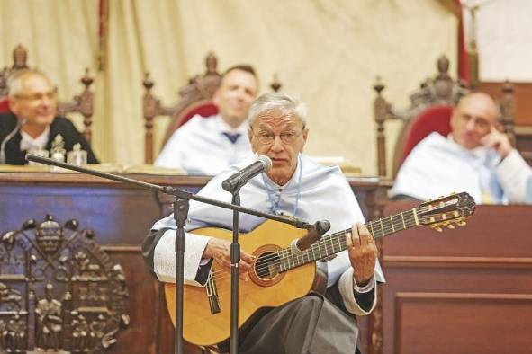 Caetano Veloso durante el acto de investidura