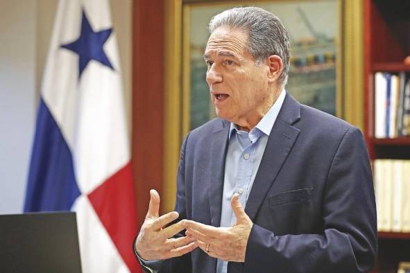 El ministro para Asuntos del Canal y presidente de la junta directiva de la Autoridad del Canal de Panamá, Aristides Royo