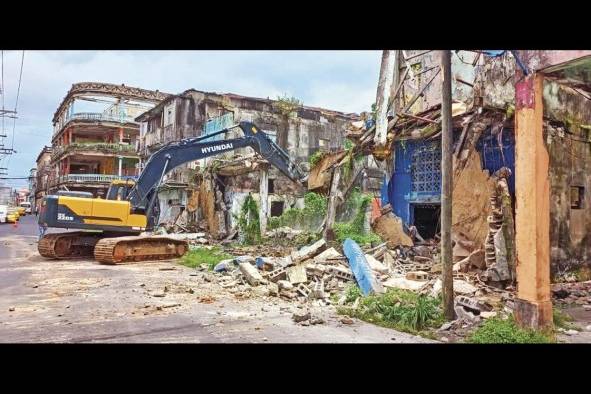 La Ley 47 del 8 de agosto de 2002 declara Conjunto Monumental Histórico al Casco Antiguo de la ciudad de Colón.