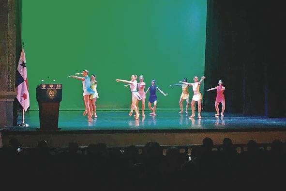 Diversas presentaciones artísticas amenizaron la gala cultural de este lunes.