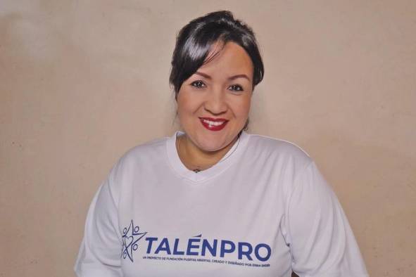 Karina Yanguez, tutora.