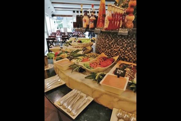 Alrededor de 22 ensaladas componen el buffet