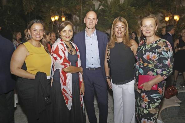 Isabel Márquez, Glivania Oliveira, Ben Verstegen, Silvia Rosario y Ilse Smits