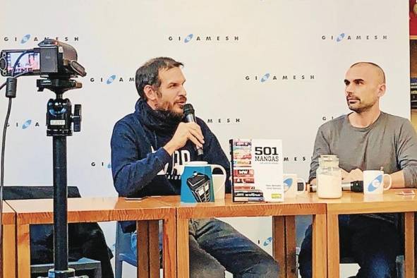 Marc Bernabé y Oriol Estrada durante la presentación del libro '501 mangas que leer en español'