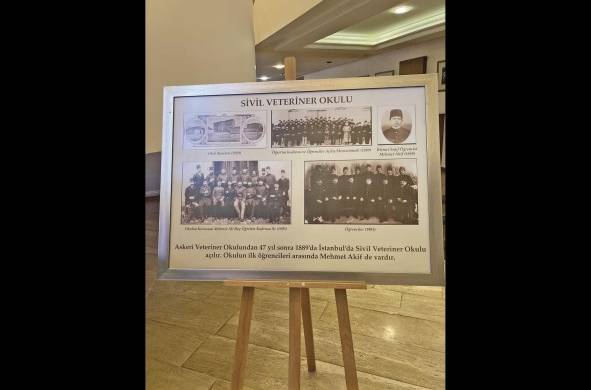 Memorabilia expuesta en la Universidad de Ankara en ocasión del aniversario de su muerte.