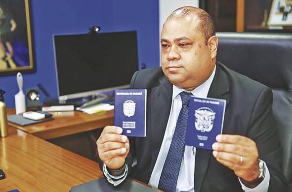 El administrador general de la APAP, Omar Ahumada afirma que los nuevos modelos de pasaporte seguirán teniendo más medidas de seguridad.