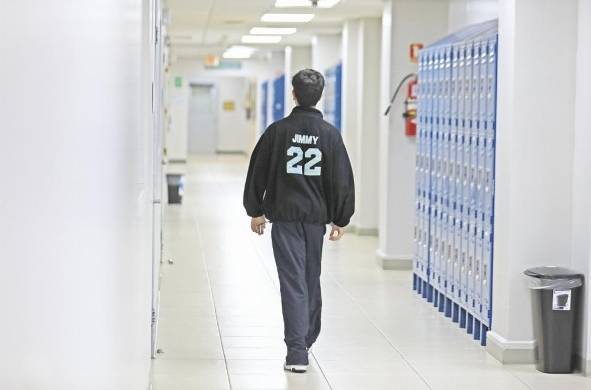 El cuerpo estudiantil de la institución recibe un diploma panameño y un diploma americano al graduarse.