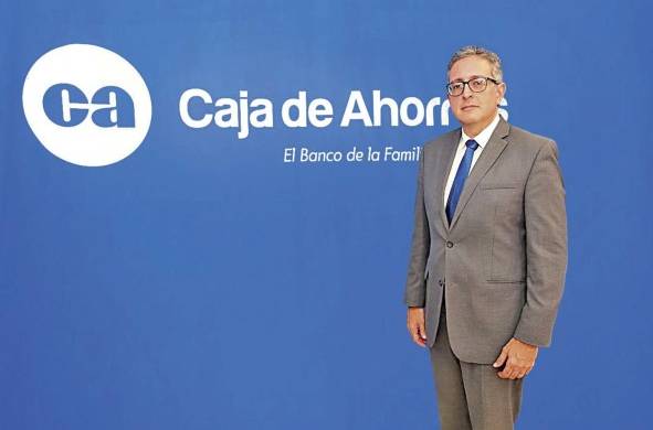 Briant Dominici, Gerente Directivo de Consumo de Caja de Ahorros.