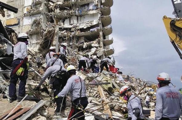 Más de 370 rescatistas se han reunido en la zona del derrumbe desde el pasado jueves.