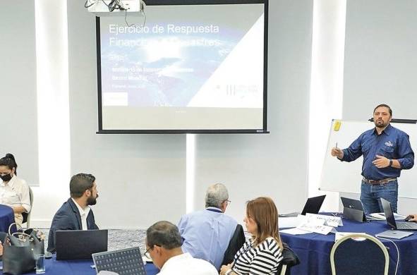 Francisco Álvarez, director de Dicre, durante el ejercicio de respuesta financiera a desastres.