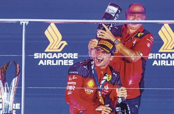 Carlos Sainz se llevó la victoria en el GP de Singapur.