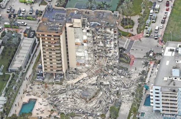 El edificio colapsó en tres áreas:norte, este y central.