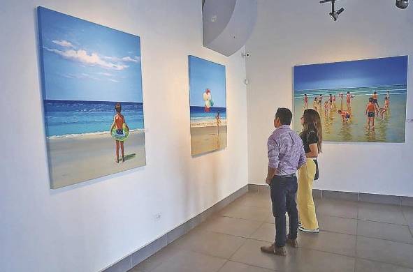 La exposición “Paraísos del Mar” se forma por 17 obras de acrílicos sobre telas