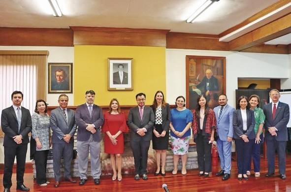 Vista de la reunión entre la delegación de Costa Rica y Filipinas.