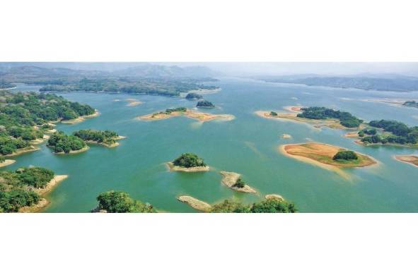 Lago Alajuela, afectado por la sequía.