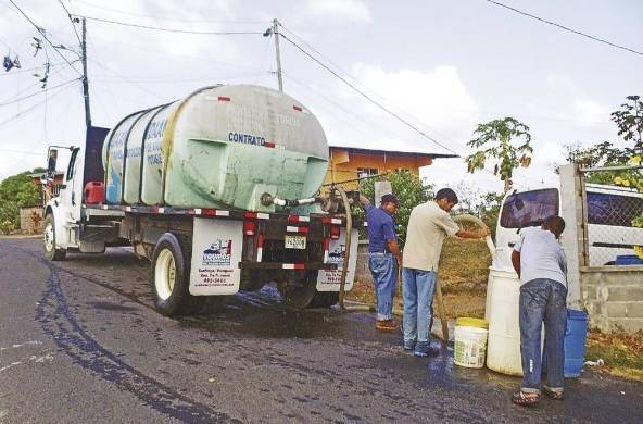 Según el presidente la población debe tener agua sin negociados.