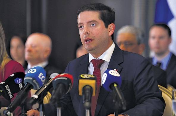 El ministro de Comercio e Industrias (Mici). Federico Alfaro Boyd, durante la conferencia de prensa.