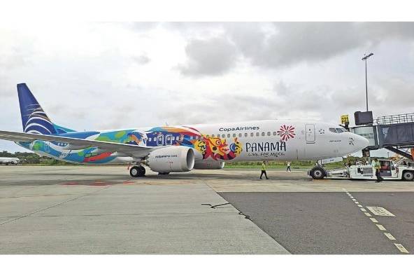 Vista del Boeing 737 Max 9 nombrado “Panamá”, desde la terminal 2 del Aeropuerto Internacional de Tocumen