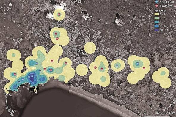 Mapa de densidad de panaderías en un radio de 1.200 metros o 15 minutos caminando. En este mapa se puede observar cómo hay una mayor densidad de panaderías en el centro urbano, especialmente en los corregimientos de Bella Vista y San Francisco. Se presentan en este mapa también la localización de las cadenas de panaderías, Río de Oro (rojo) y Arte del Pan (azul).