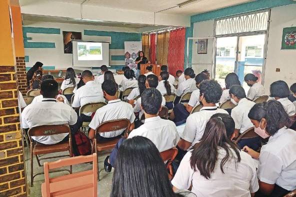 Alumnos de la escuela Clelia F. De Martínez, en Penonomé