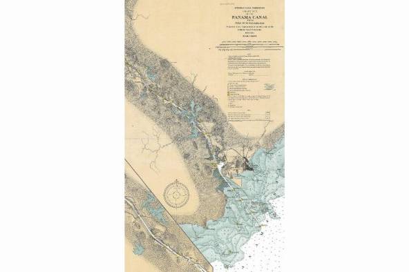 Este mapa de la Isthmian Canal Commission muestra las transformaciones realizadas en el paisaje para la construcción del Canal de Panamá y de su infraestructura entre 1904-1914. Entre estos cambios se encontraban el relleno del área de Balboa y del sitio donde actualmente están los tanques en la entrada del Canal, la construcción de la calzada de Amador, el realineamiento del ferrocarril y las esclusas de Miraflores, todos elementos que a inicios del siglo XX no existían.