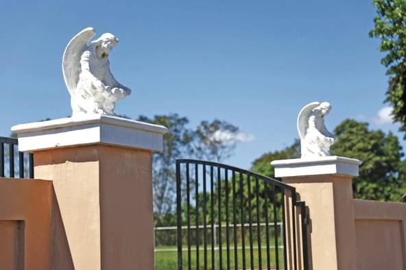 Entrada del cementerio de Alanje, Chiriquí.