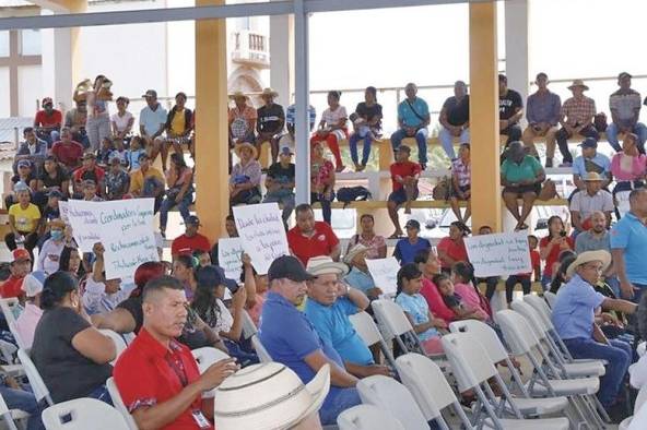 Moradores y autoridades locales plantearon sus inquietudes en torno al proyecto minero.