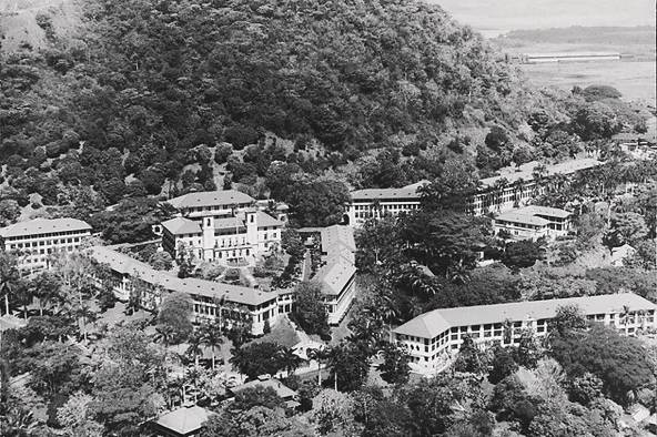 Vista del hospital Gorgas en las faldas del cerro Ancón.