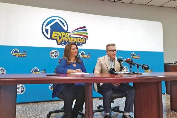 Demetrio Arosemena, presidente del comité de ferias de Capac, en conferencia de prensa, este jueves.