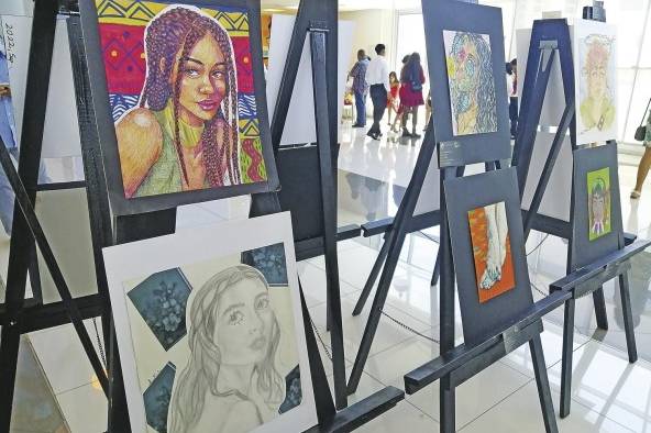 Los alumnos presentaron obras en pintura, dibujo, fotografía pictograbados y litografías.