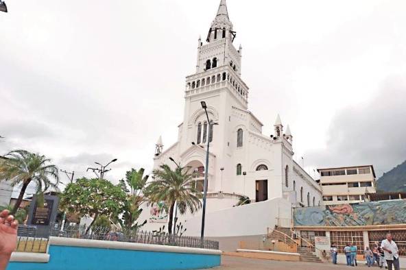 Basílica Virgen de Monserrate en Montecristi