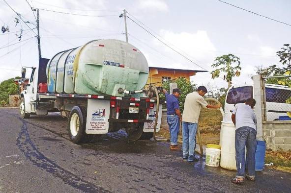 El censo reveló que 300 mil personas en Panamá viven sin acceso a agua potable.