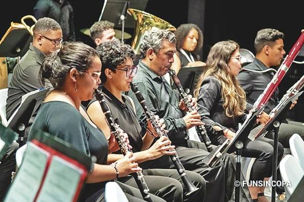 Los artistas y mentores internacionales de clase mundial trabajarán y actuarán codo a codo con la comunidad musical local.