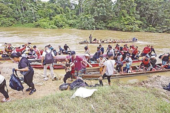 Se estima que más de 330.000 migrantes han atravesado la selva darienita en su camino a Norteamérica.