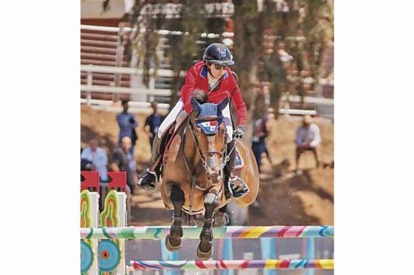 Victoria Heurtematte, en su yegua 'Scarlett du Sart Z', participó en la prueba de velocidad de la primera ronda en la disciplina ecuestre-salto.