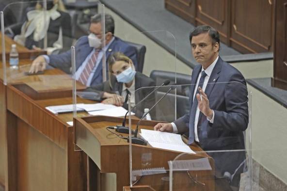 Solís compareció este miércoles ante el pleno de la Asamblea Nacional para rendir un informe de su gestión.