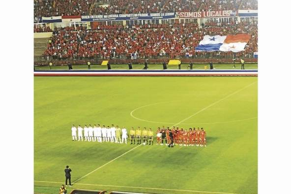 La selección jugó motivada por los aplausos y el coro permanente de animación, que le llegaba desde la tribuna.