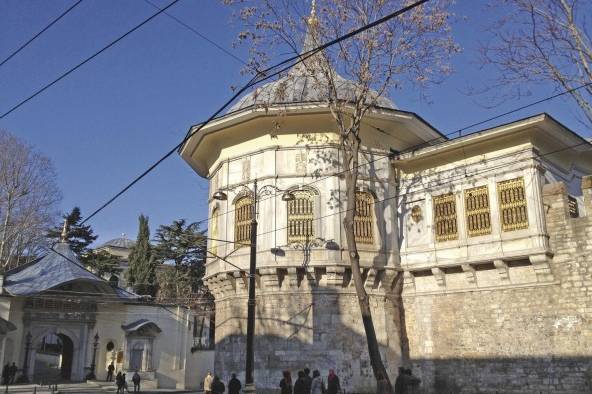 El museo está ubicado en un edificio del siglo XIX, construido por el sultán Mahmud.