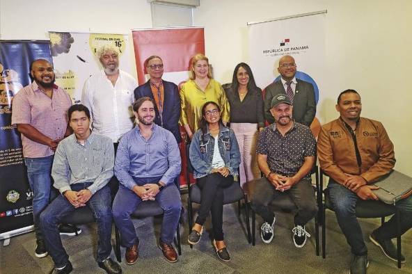 Miembros de la organización y cineastas del festival.