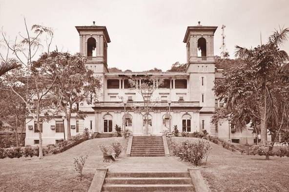 El antiguo Gorgas Hospital, cuando la Zona del Canal era administrada por los Estados Unidos.