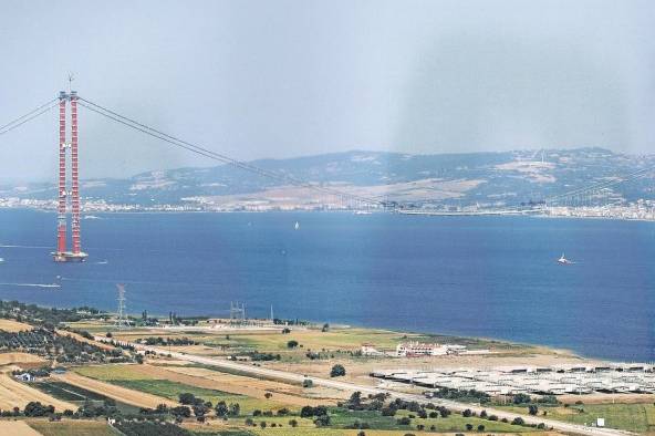 El 1915-Canakkalle se ha convertido en el puente colgante más largo del mundo.