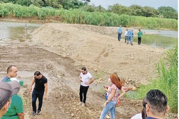 Una subcomisión de diputados hizo una gira al río.