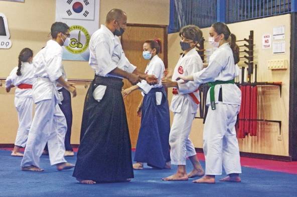 Sensei Gabriel Vega y sus alumnos