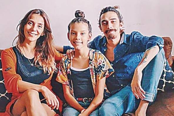 Notas y Café es dirigido por Victoria Arias y sus hijos, Daniel y Sarita Arias.