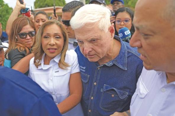 La diputada Yanibel Ábrego estuvo acompañada por el ex presidente Martinelli.